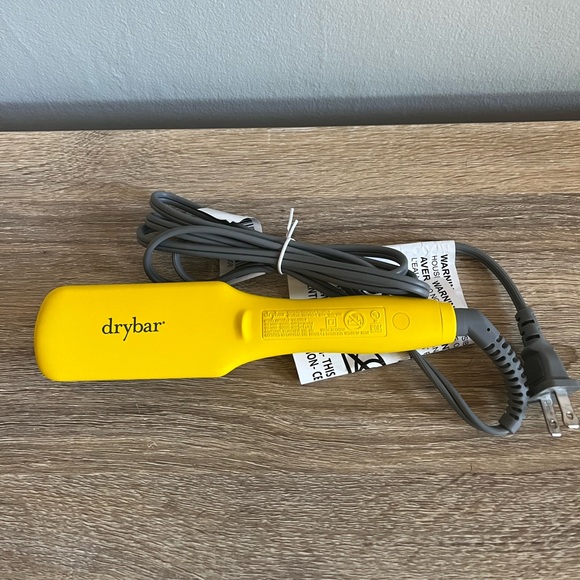 Drybar The Baby Brush Crush - Picture 2 of 3